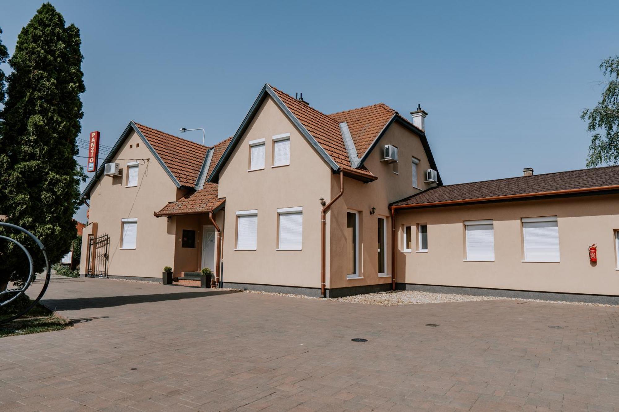 Aranyhid Vendeghaz Hotel Makó Екстериор снимка